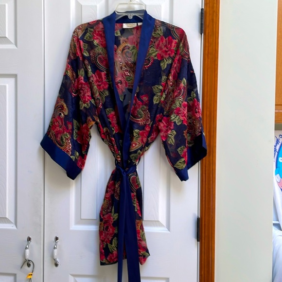 Vintage Victoria’s Secret kimono robe, Gold Label